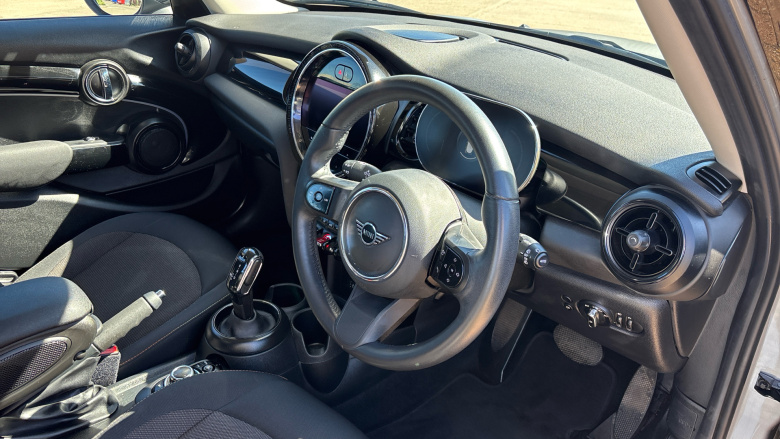 MINI Hatchback 1.5 Cooper Classic Premium 5dr Auto Petrol Hatchback
